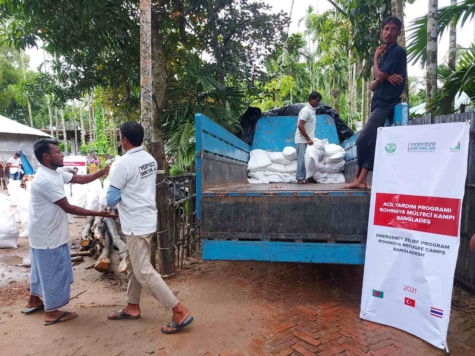 Bangladeş’te Selzedelerin İhtiyaçlarını Giderdik