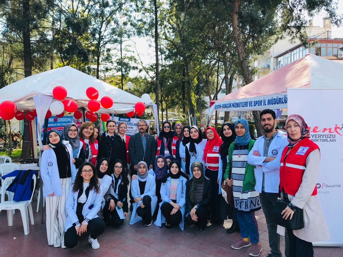 Genç Yeryüzü Doktorları’mızdan Sağlık Sokağı