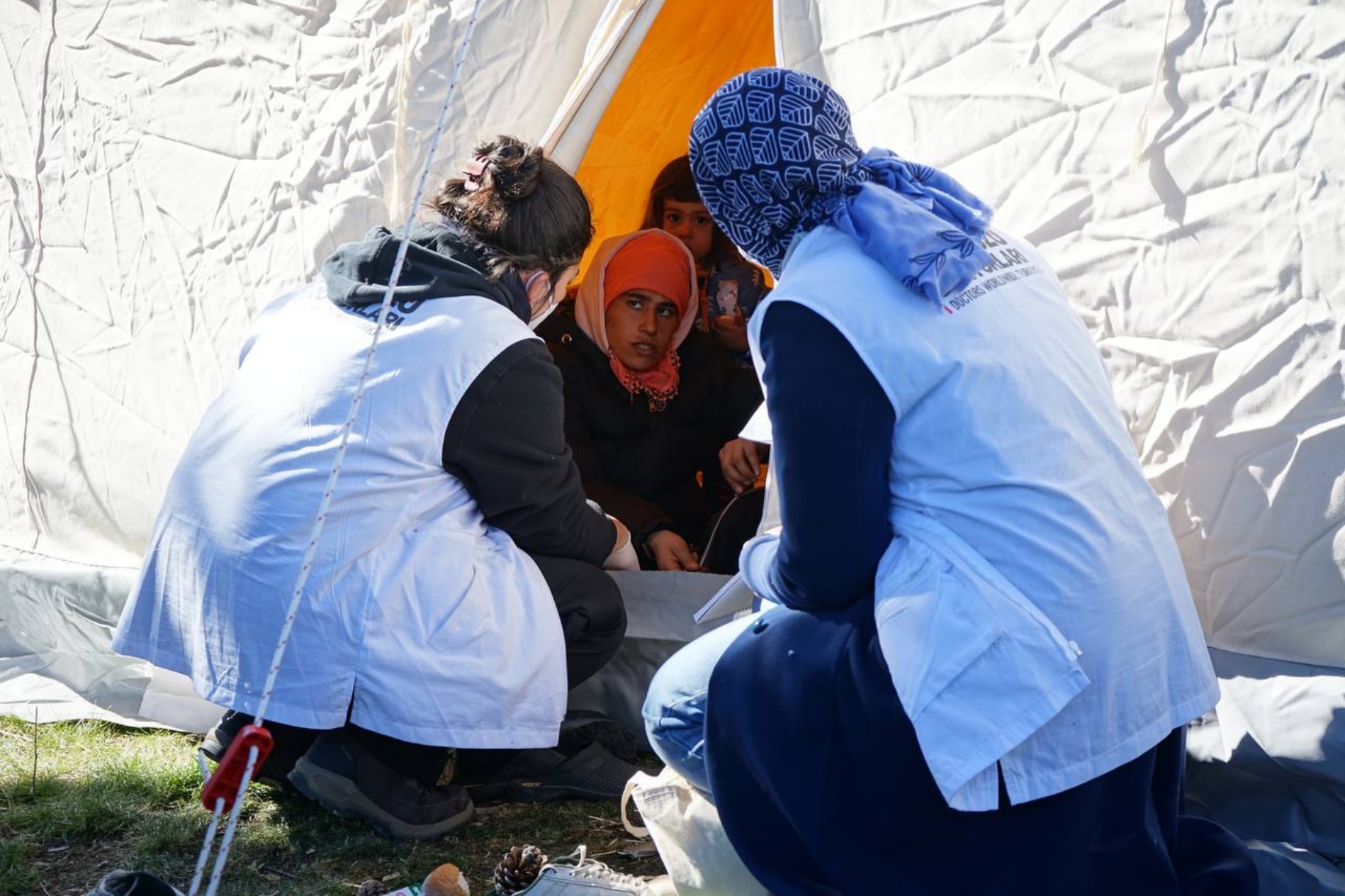 Depremzedelerin Yaralarını Sarmaya Devam Ediyoruz