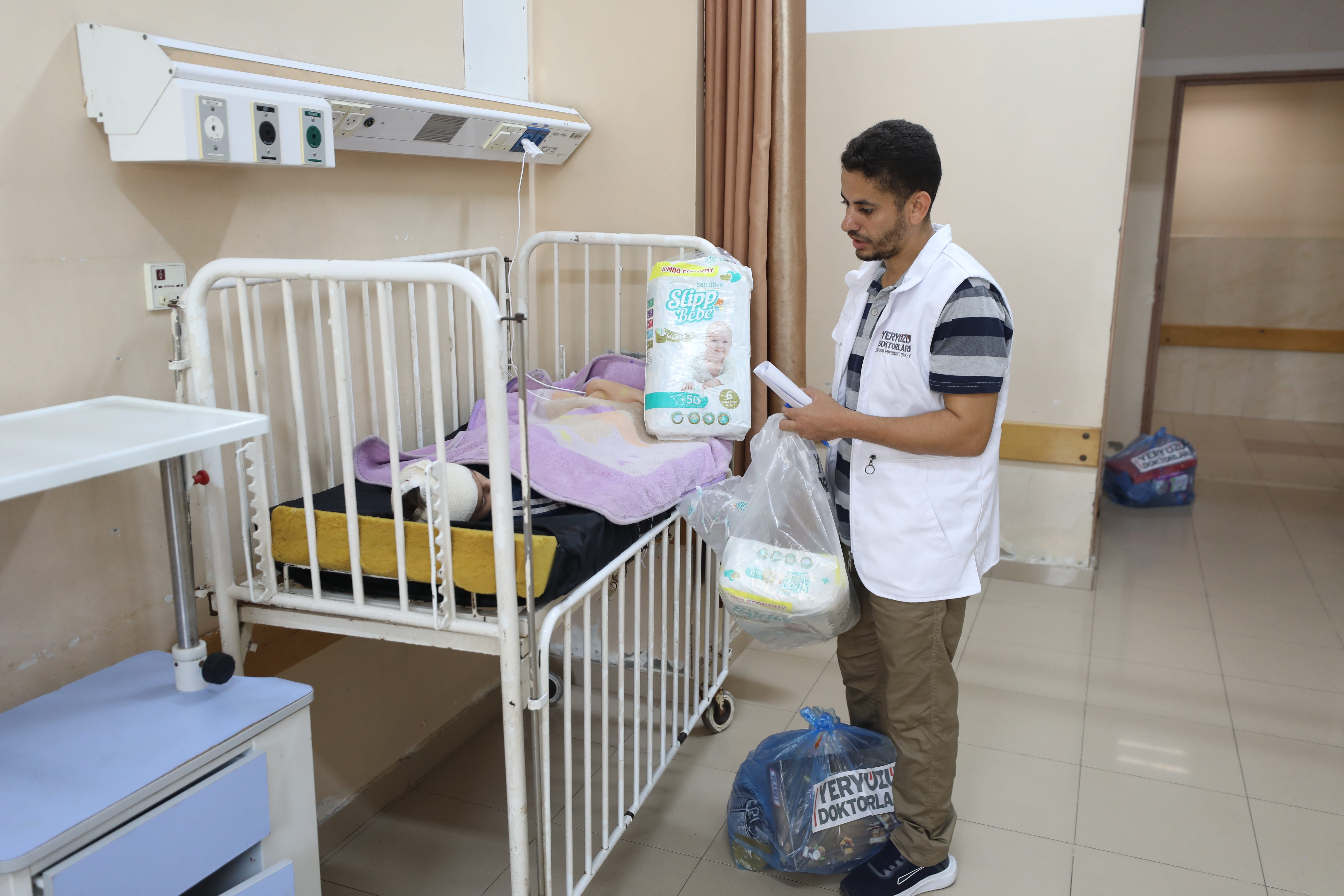 Gazze'de Zorlu Şartlar Altında Yardım Ulaştırıyoruz